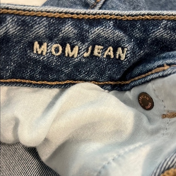 American Eagle Outfitters Mom Jeans - Picture 4 of 5